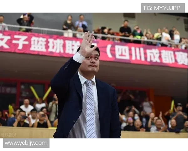 姚明尴尬瞬间曝光网友热议背后的故事与情感反应